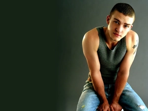Justin Timberlake, under-shirt