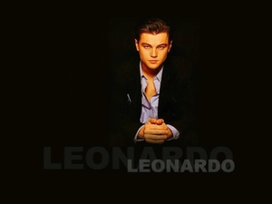 Leonardo DiCaprio, blue shirt