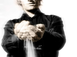 Viggo Mortensen, black shirt