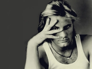 Viggo Mortensen, White shirt