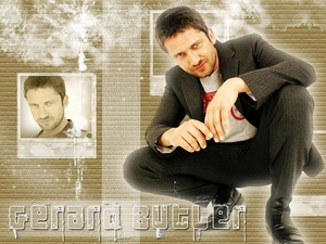 Gerard Butler, striped suit