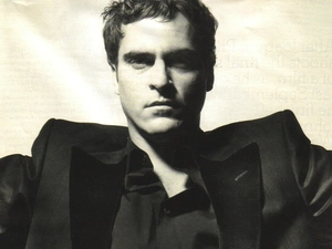 Joaquin Phoenix, Black Suit