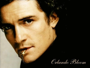 Orlando Bloom, Black Suit