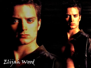 black shirt, Elijah Wood, Blue eyes