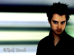 Blue eyes, Elijah Wood, dark suit